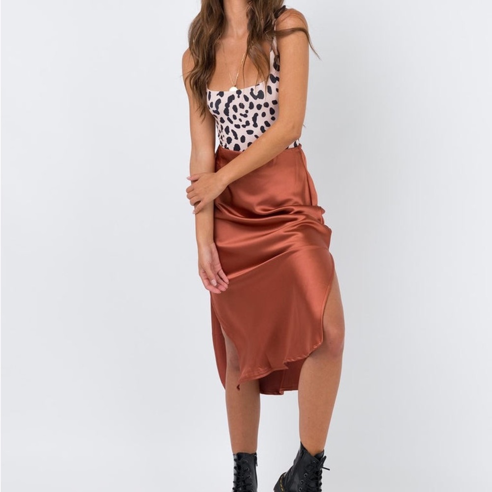 Princess Polly Satin Midi Skirt in Rust